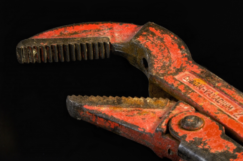 plombier-TOUET DE L ESCARENE-min_pipe-wrench-318084